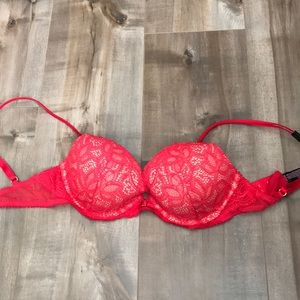 VICTORIA’S SECRET: VERY SEXY PUSH-UP LACE BRA